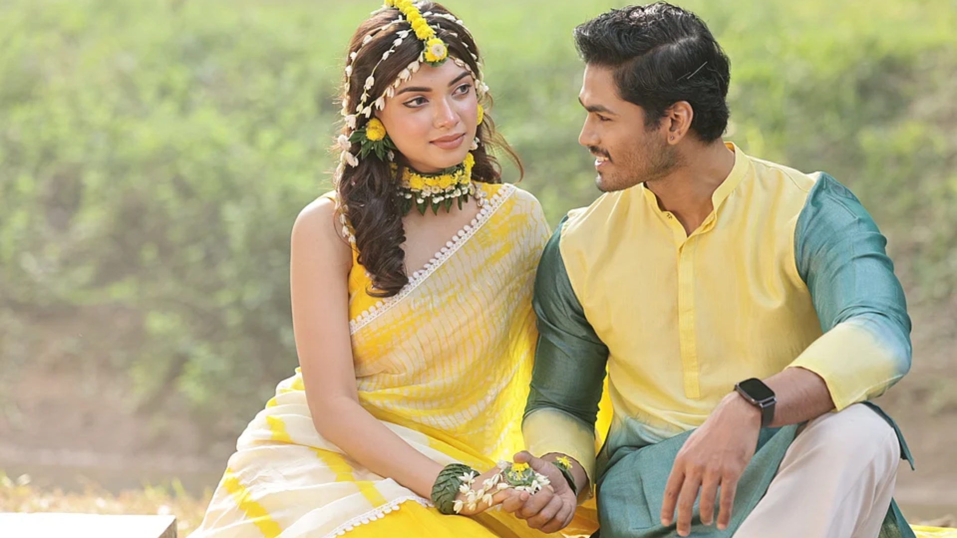 তাজা ফুল আর পাতার গয়নায় হলুদের অভিনব সাজ