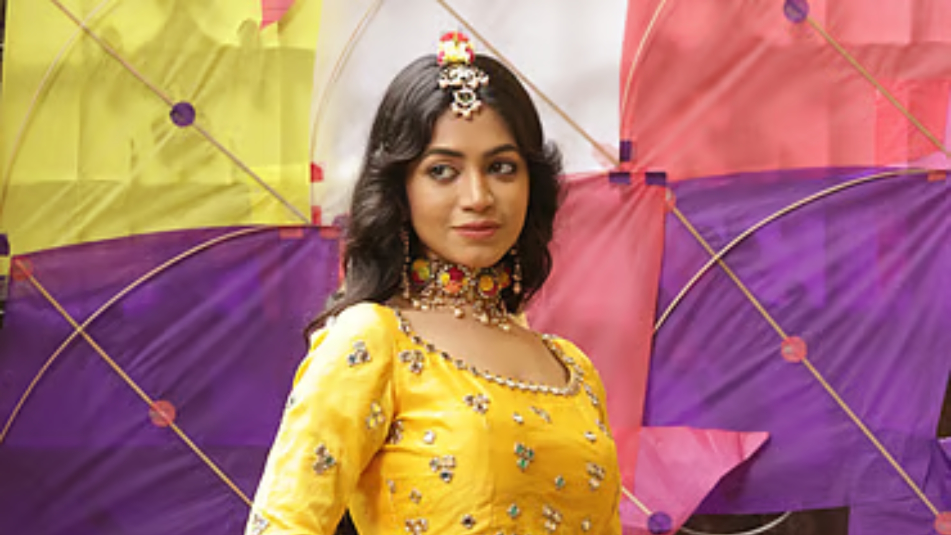 বিয়ের লেহেঙ্গা তৈরি হচ্ছে দেশেই